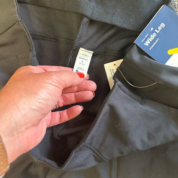 Old Navy power soft wide leg pant - Picture 5 of 6